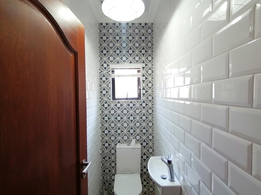 6 Bedroom Property for Sale in Wilkoppies North West